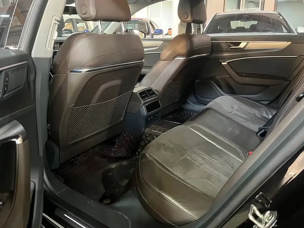 Audi A7L 2024 из CN, фото 6