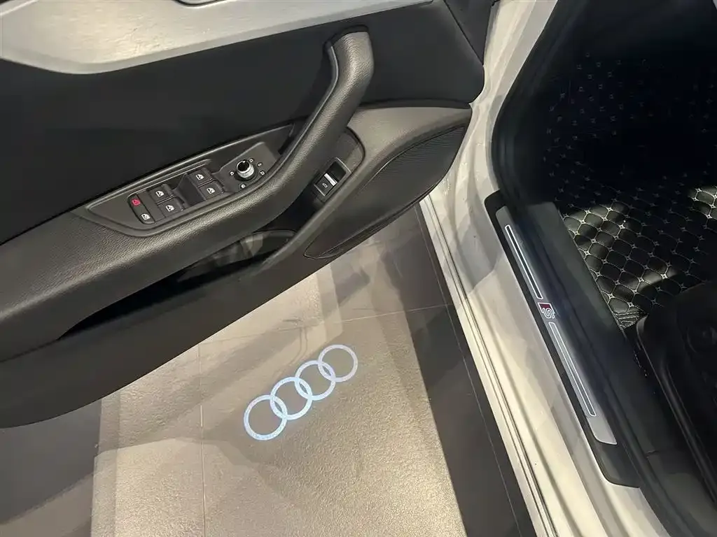 Audi A4L 2023 из CN, фото 8