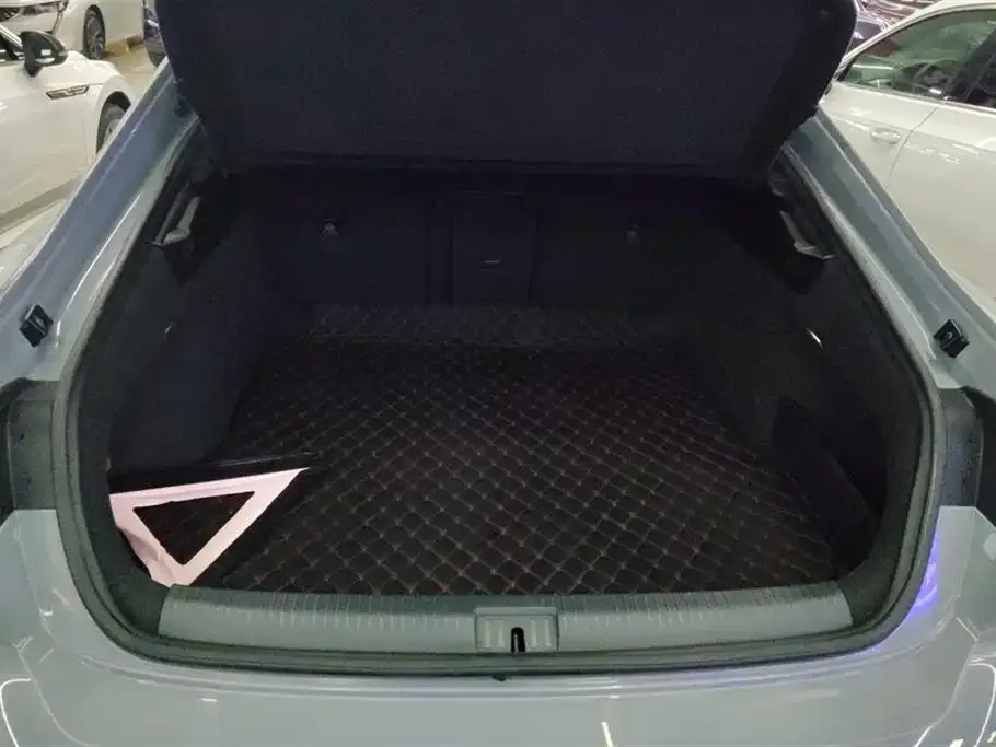 Volkswagen CC 2023 из CN, фото 4