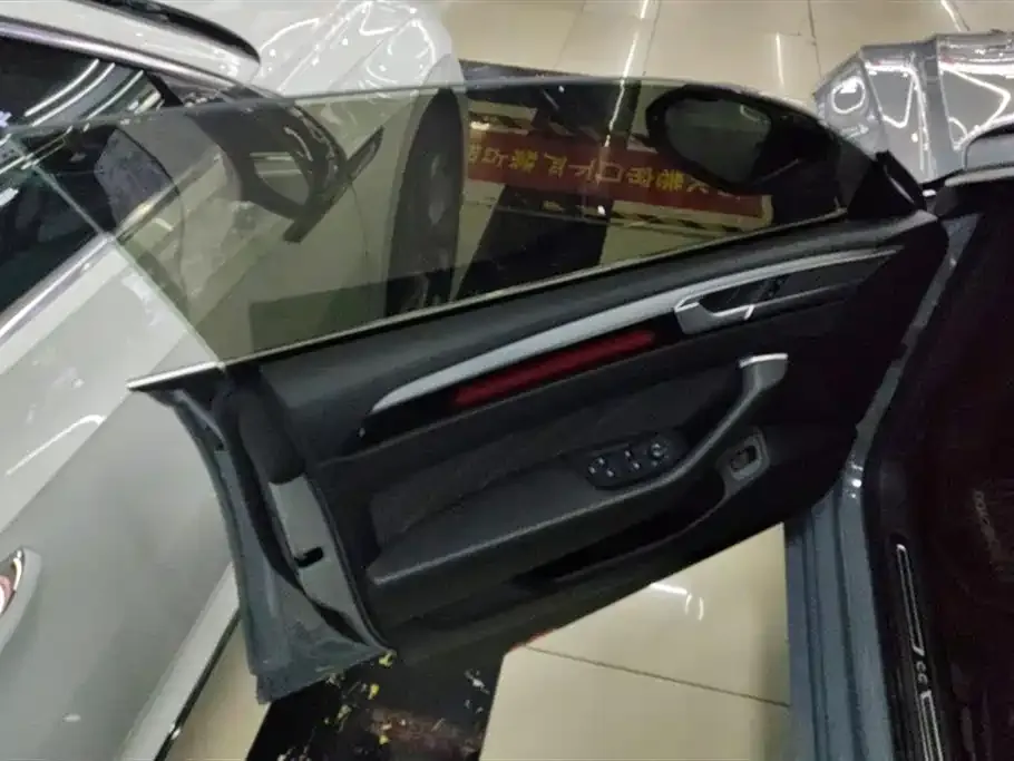 Volkswagen CC 2023 из CN, фото 2