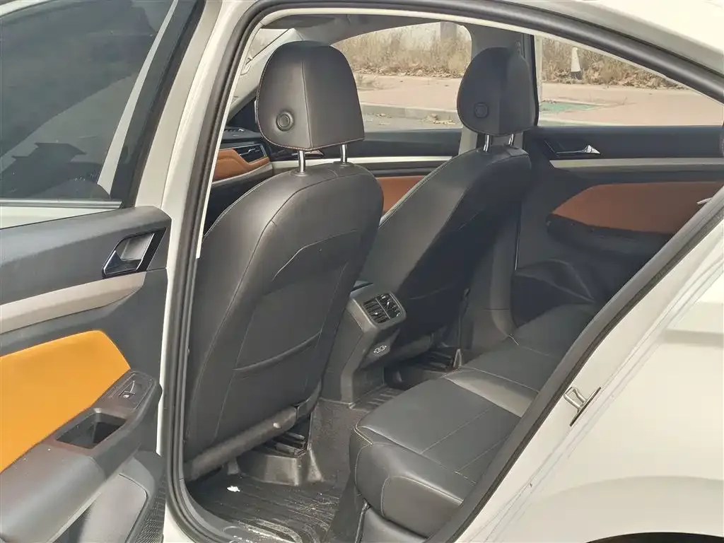 Volkswagen Bora 2024 из CN, фото 8