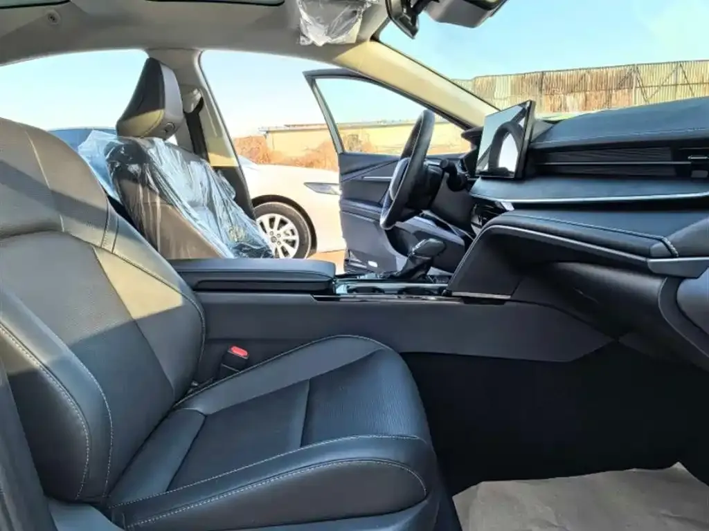 Toyota Camry 2025 из CN, фото 2