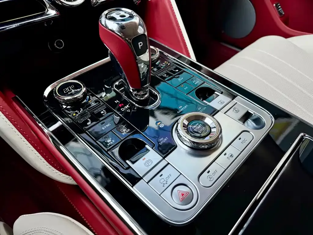 Bentley Flying Spur — фото 10