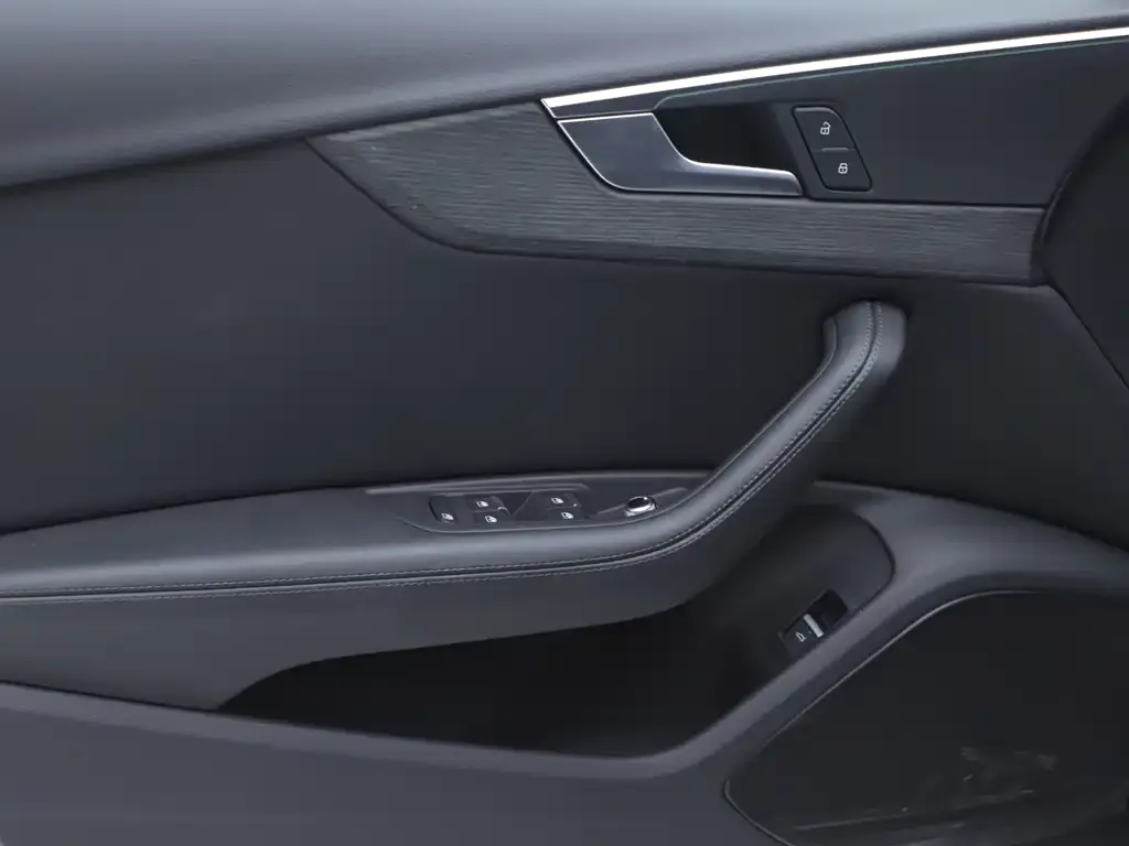 Audi A4L 2023 из CN, фото 6