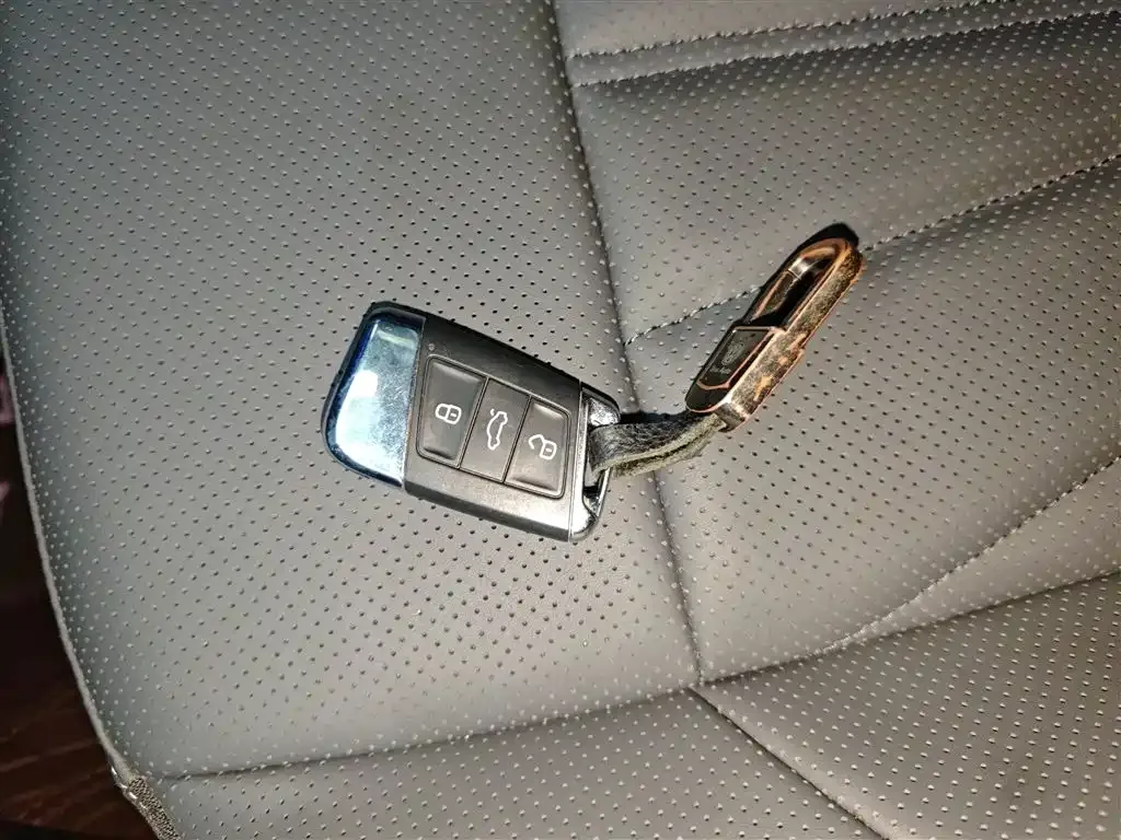 Volkswagen Passat 2024 из CN, фото 3