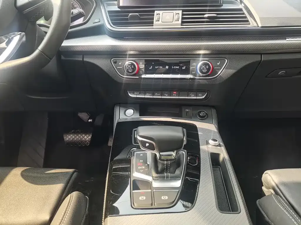 Audi Q5L 2022 из CN, фото 2