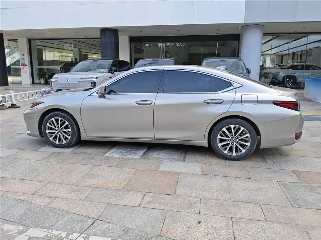 Lexus ES 2023 из CN, фото 7