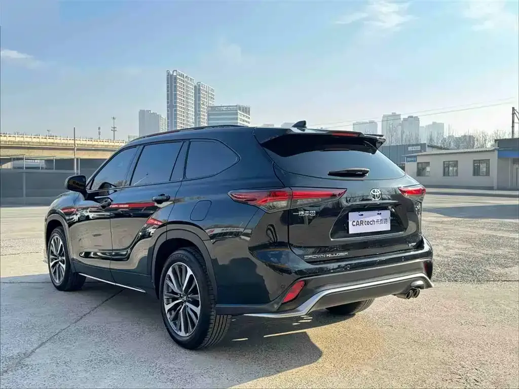 Toyota Crown Kluger 2024 из CN, фото 4