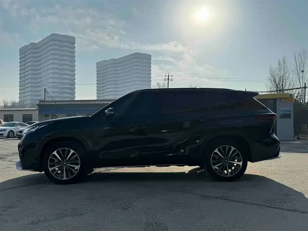 Toyota Crown Kluger 2024 из CN, фото 3