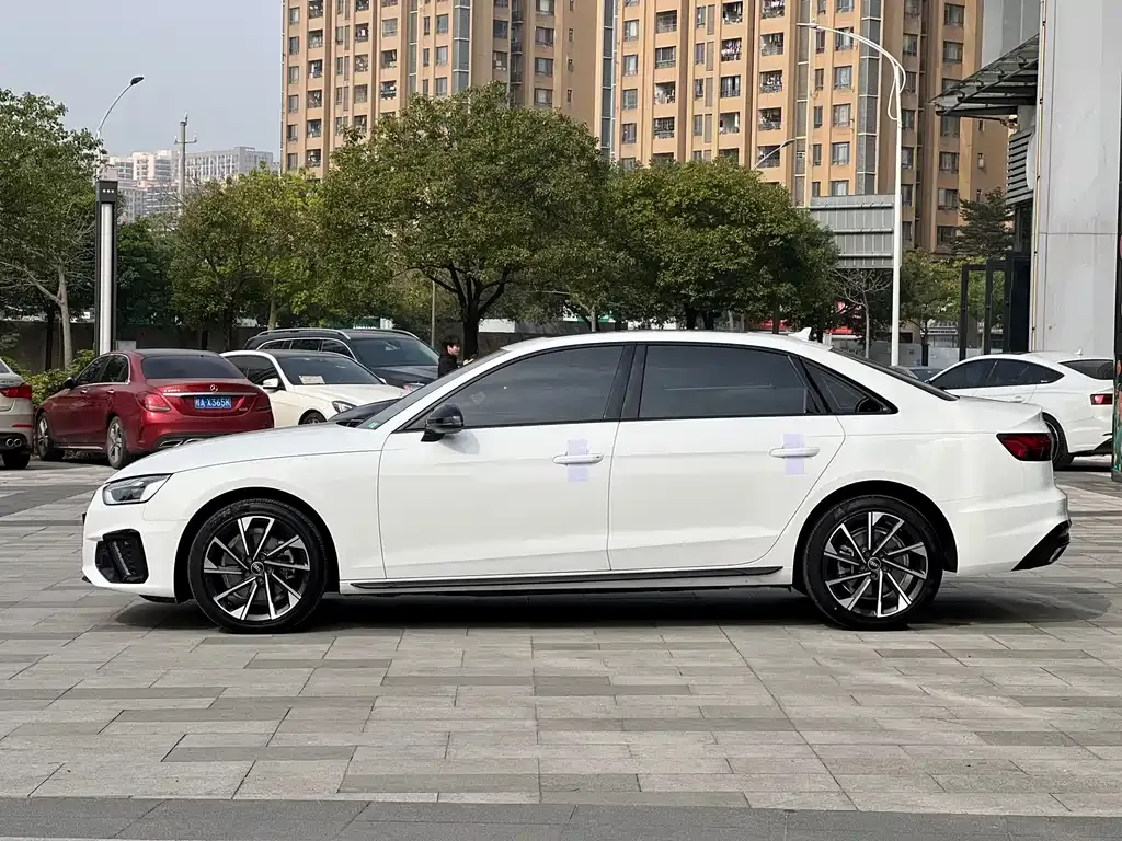 Audi A4L 2023 из CN, фото 8