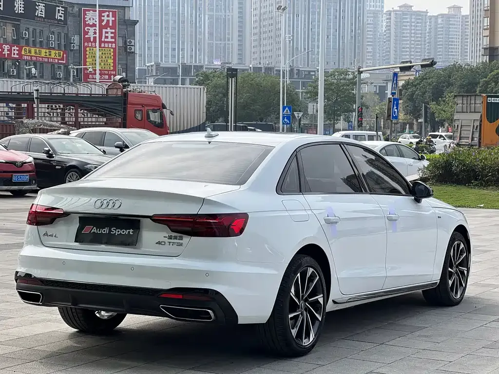 Audi A4L 2023 из CN, фото 10