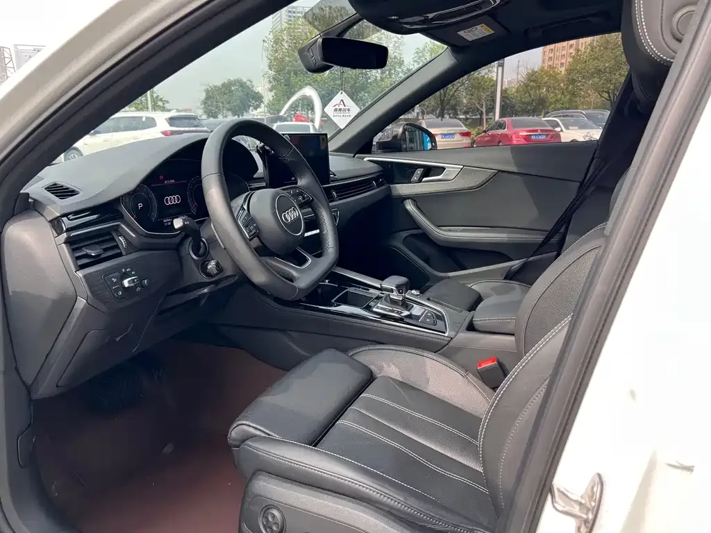 Audi A4L 2023 из CN, фото 6