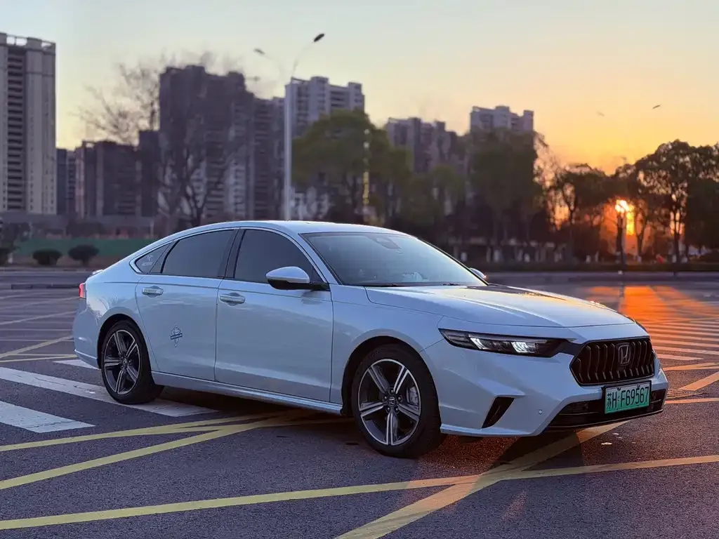 Honda Inspire PHEV 2023 из CN, фото 4