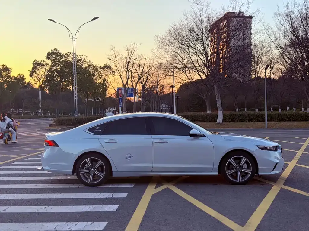 Honda Inspire PHEV 2023 из CN, фото 7