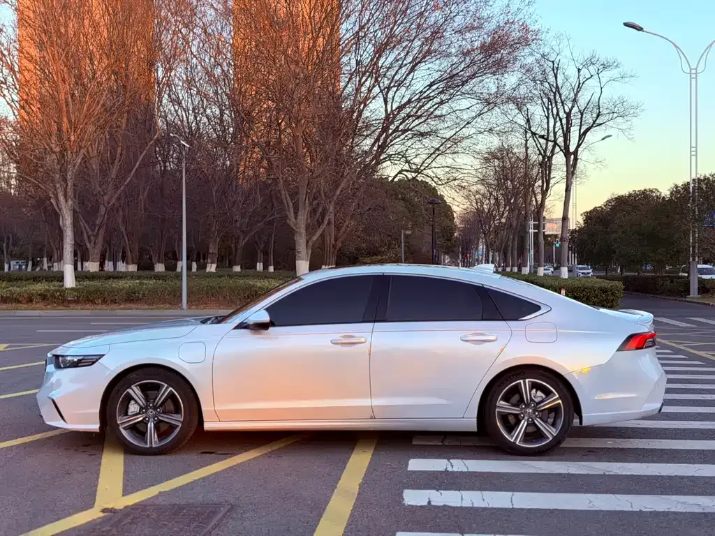 Honda Inspire PHEV 2023 из CN, фото 9