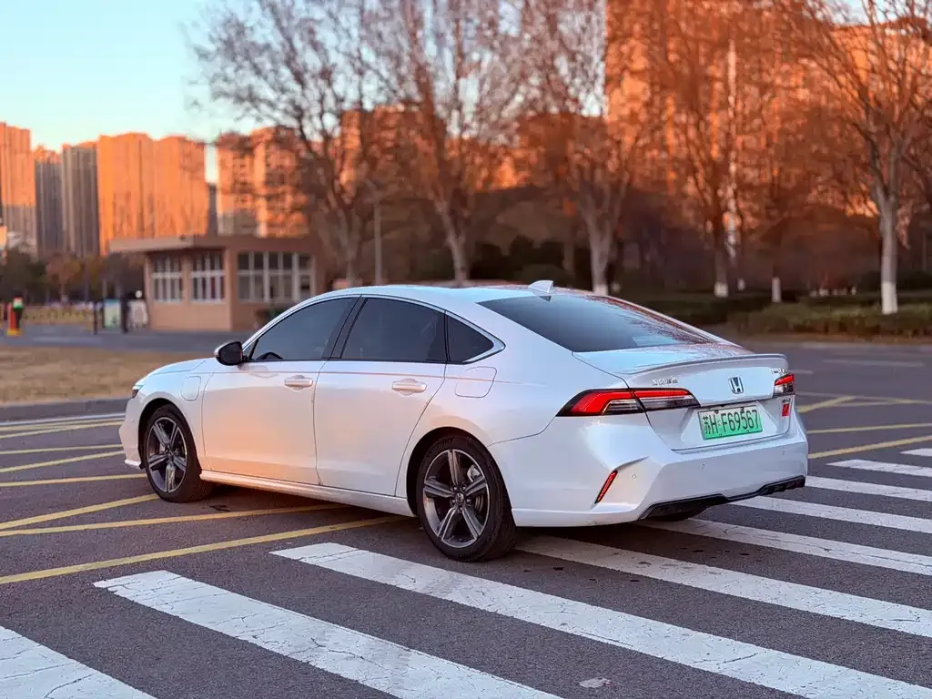 Honda Inspire PHEV 2023 из CN, фото 10
