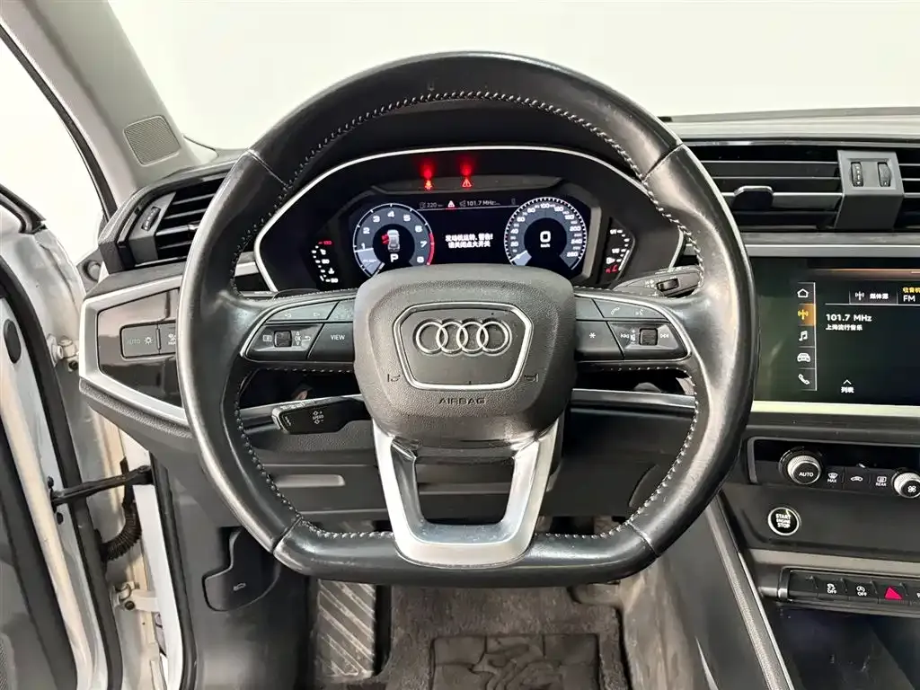 Audi Q3 — фото 6