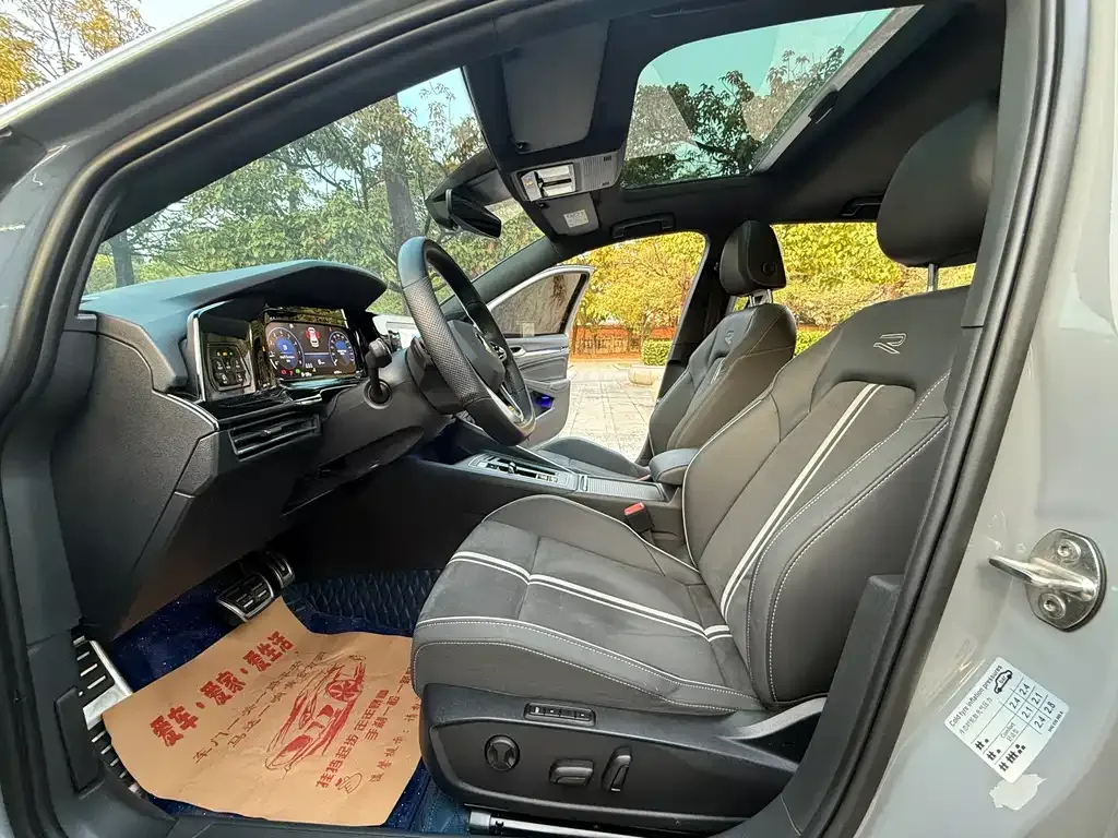 Volkswagen Golf 2022 из CN, фото 4