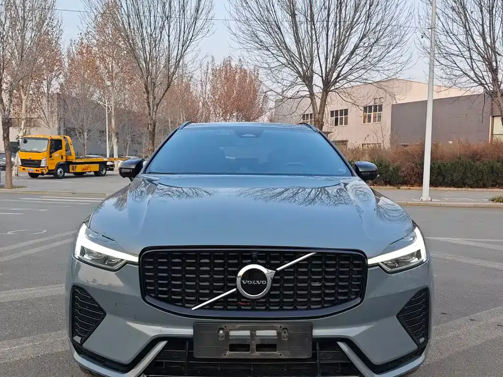 Volvo XC60 — фото 1