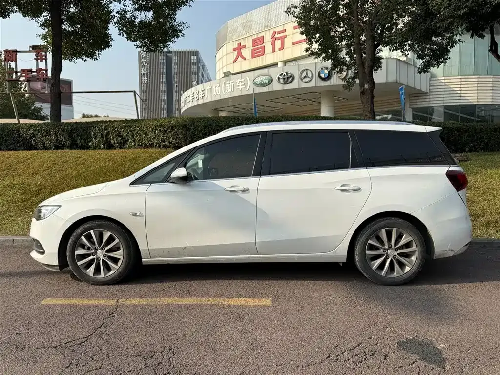 Buick GL6 2022 из CN, фото 3