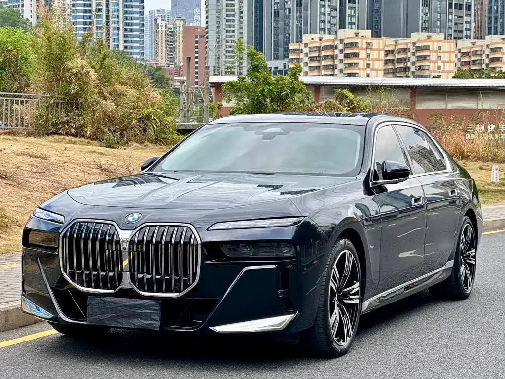 BMW 7 Series 2023 из CN, фото 1