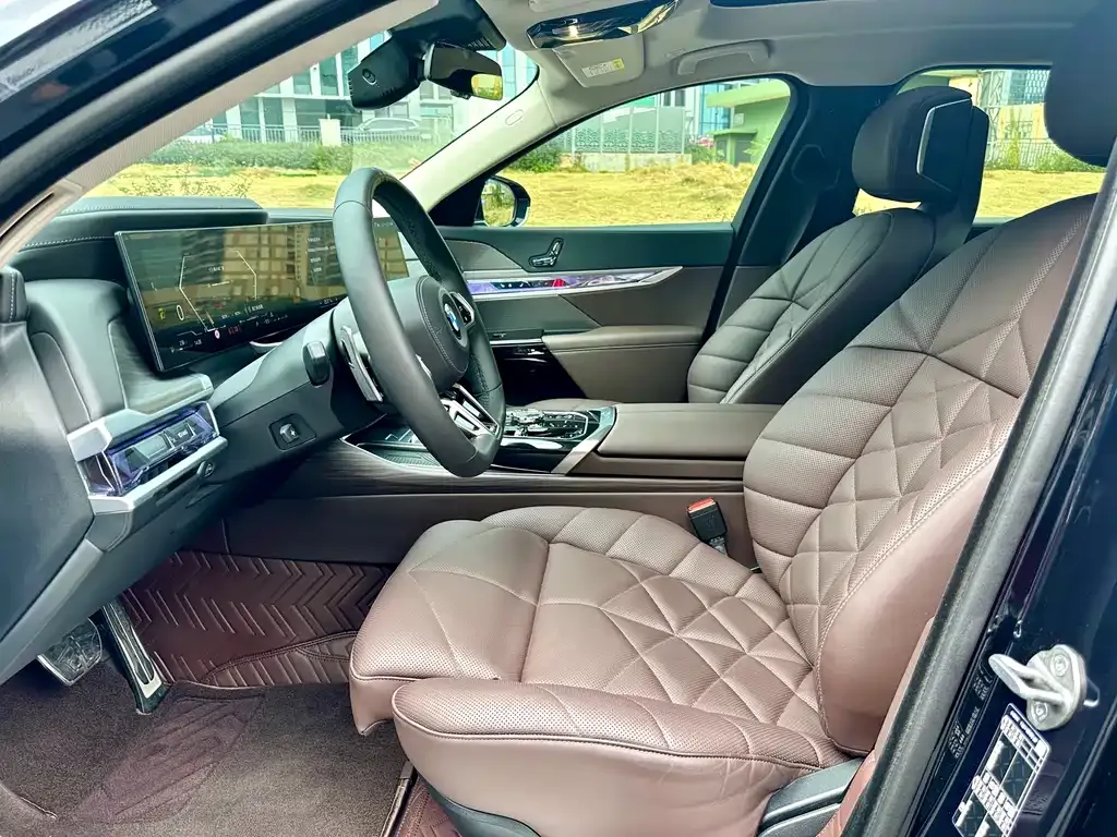 BMW 7 Series 2023 из CN, фото 9