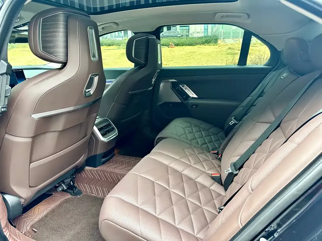 BMW 7 Series 2023 из CN, фото 5