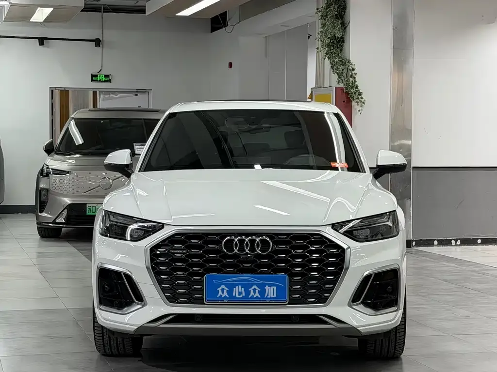 Audi Q5L Sportback 2021 из CN, фото 2