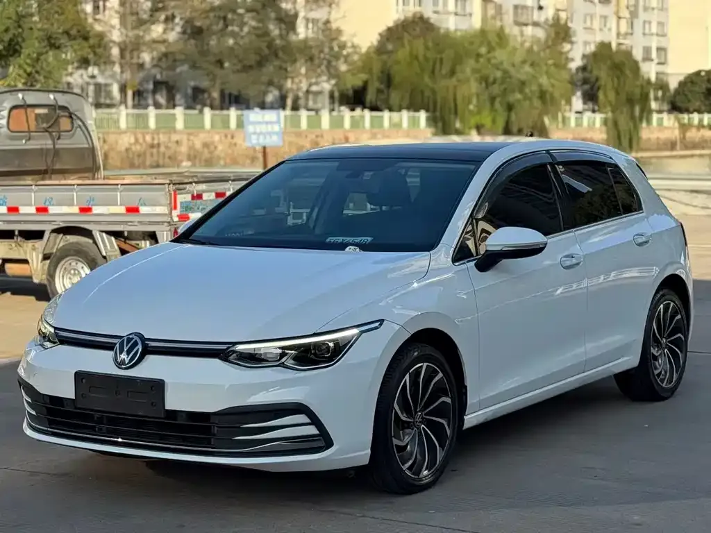 Volkswagen Golf 2023 из CN, фото 1