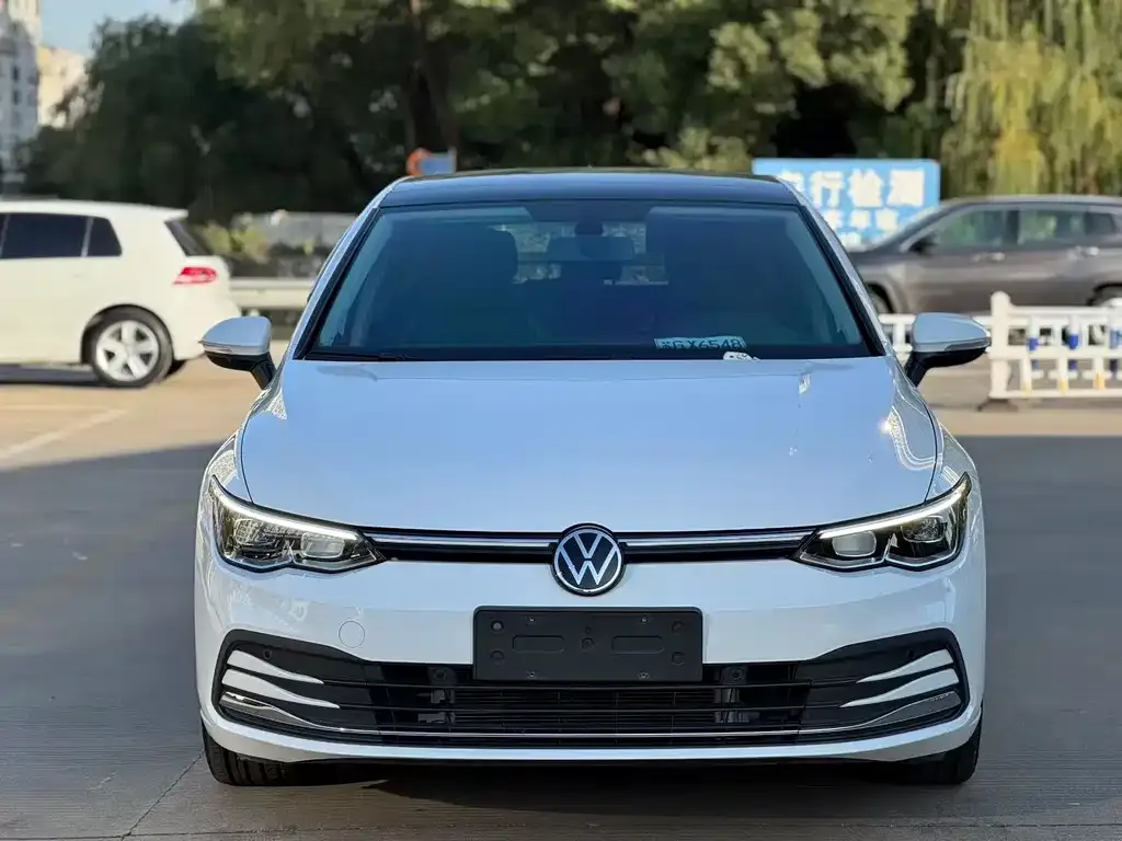 Volkswagen Golf 2023 из CN, фото 4