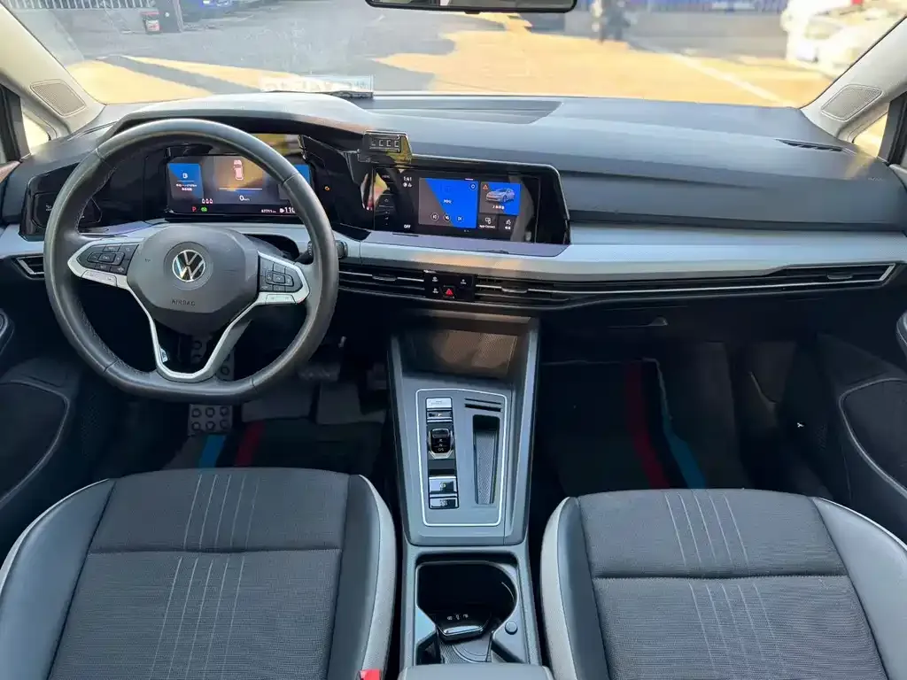 Volkswagen Golf 2023 из CN, фото 6