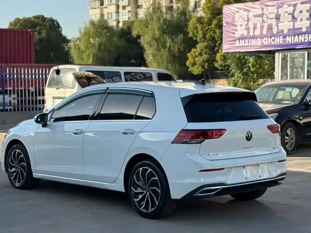 Volkswagen Golf 2023 из CN, фото 9