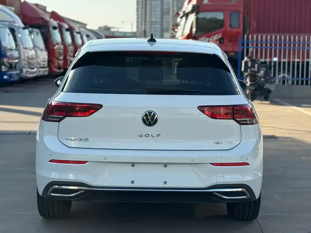 Volkswagen Golf 2023 из CN, фото 2