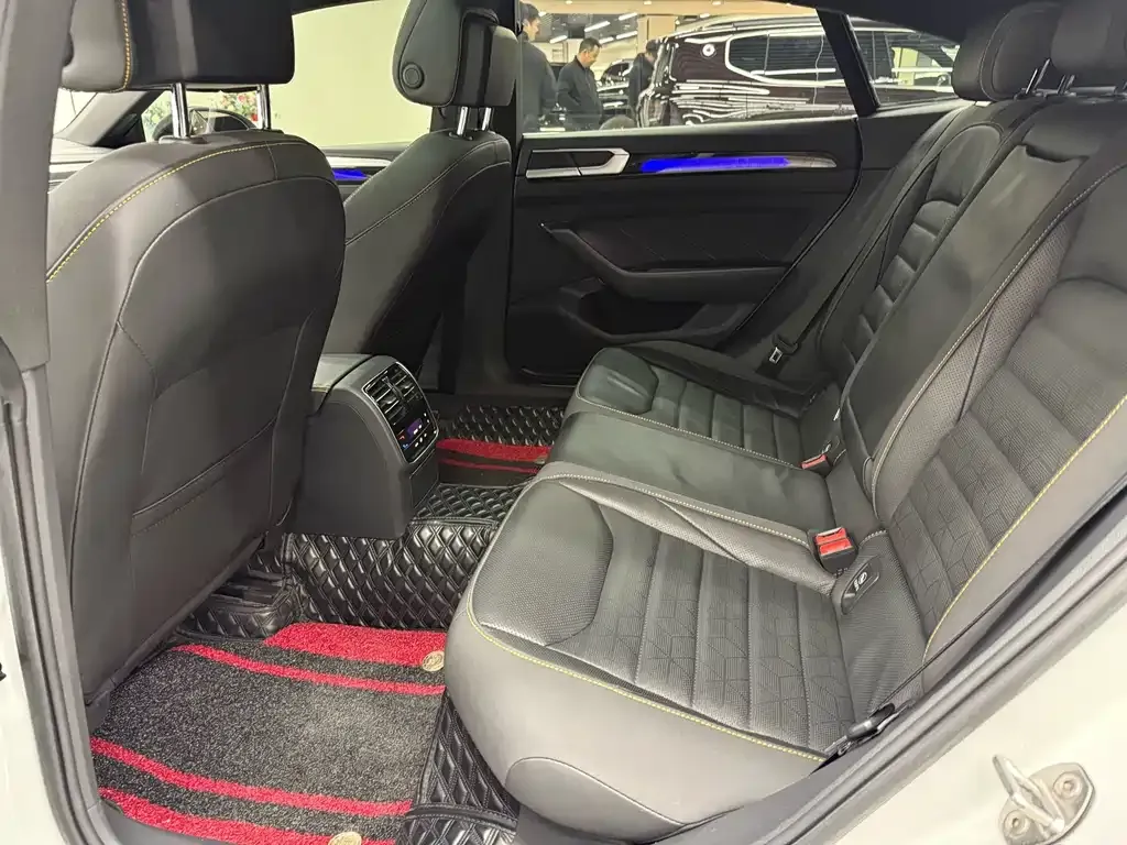 Volkswagen CC 2023 из CN, фото 8