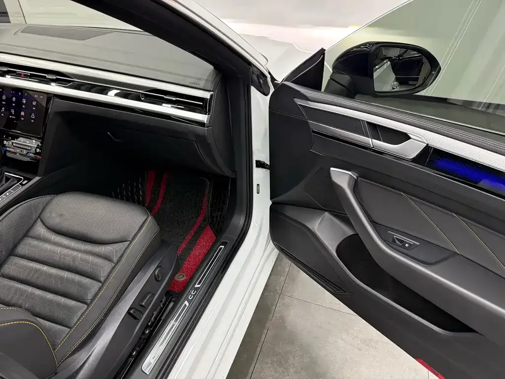 Volkswagen CC 2023 из CN, фото 3