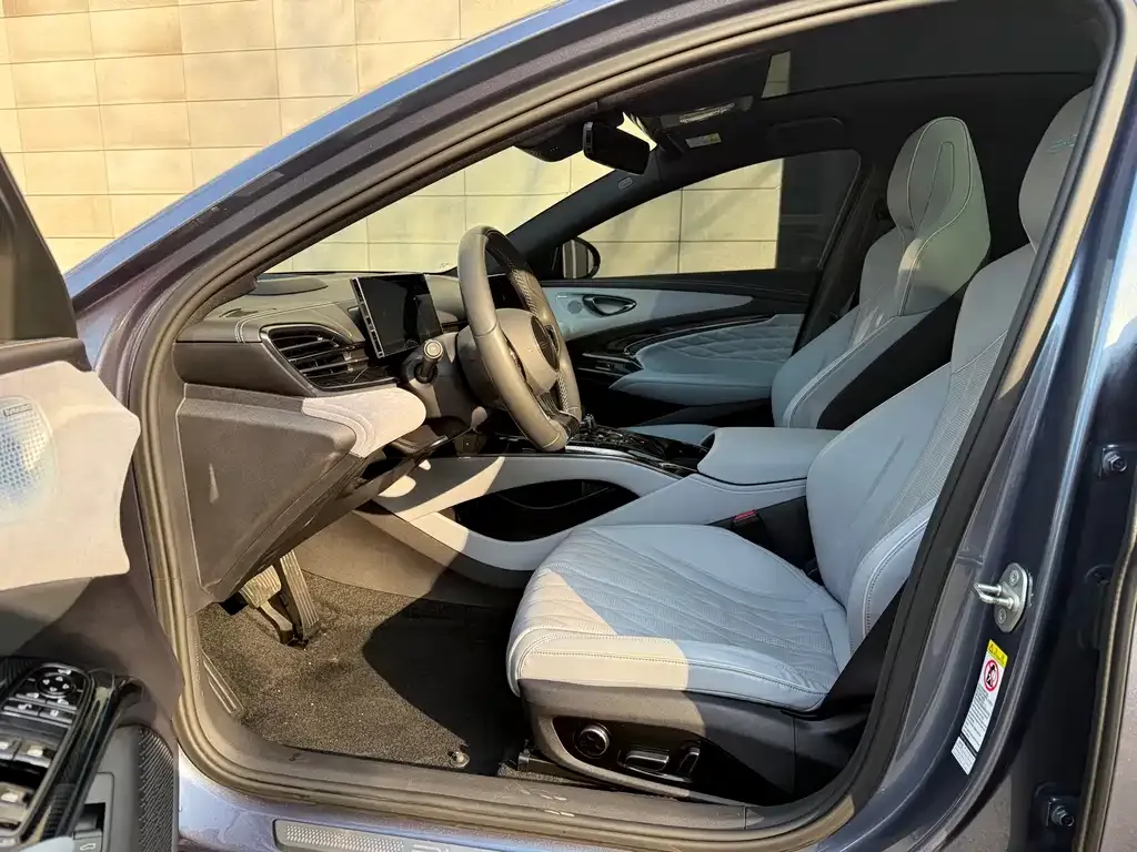 BYD Seal — фото 10