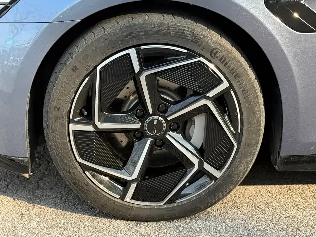 BYD Seal — фото 5