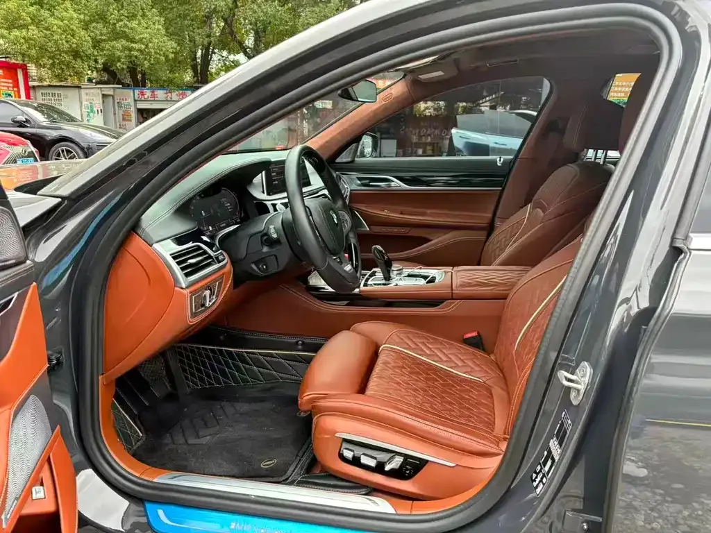 BMW 7 Series 2022 из CN, фото 8