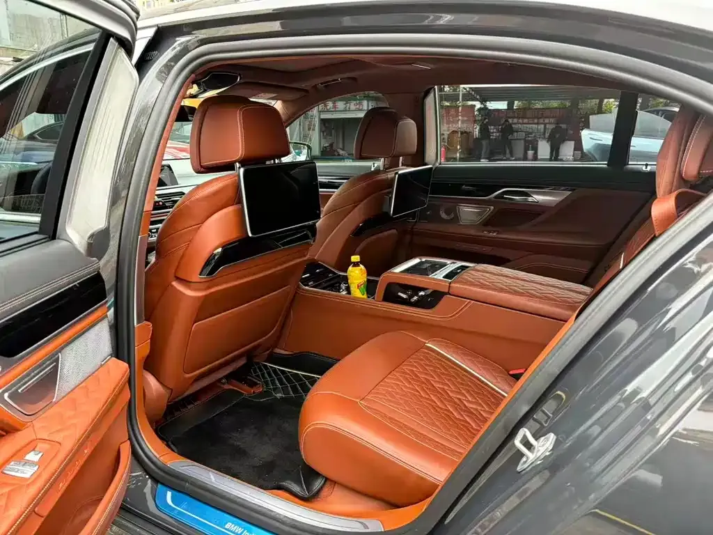 BMW 7 Series 2022 из CN, фото 2