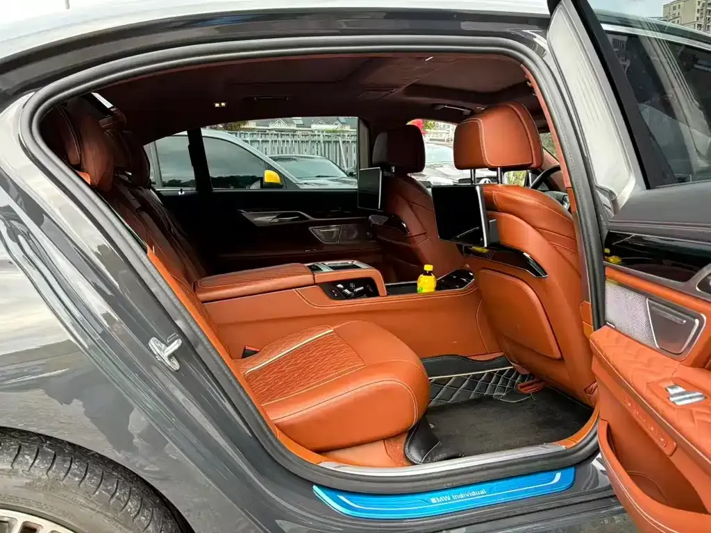 BMW 7 Series 2022 из CN, фото 3