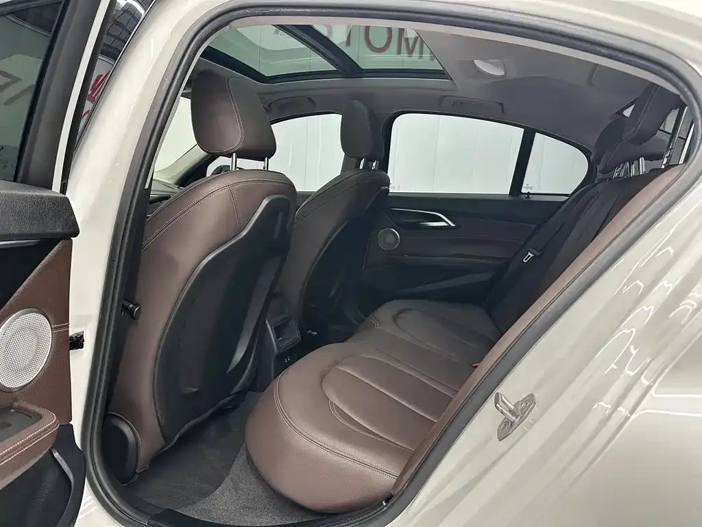 BMW 1 Series 2022 из CN, фото 5