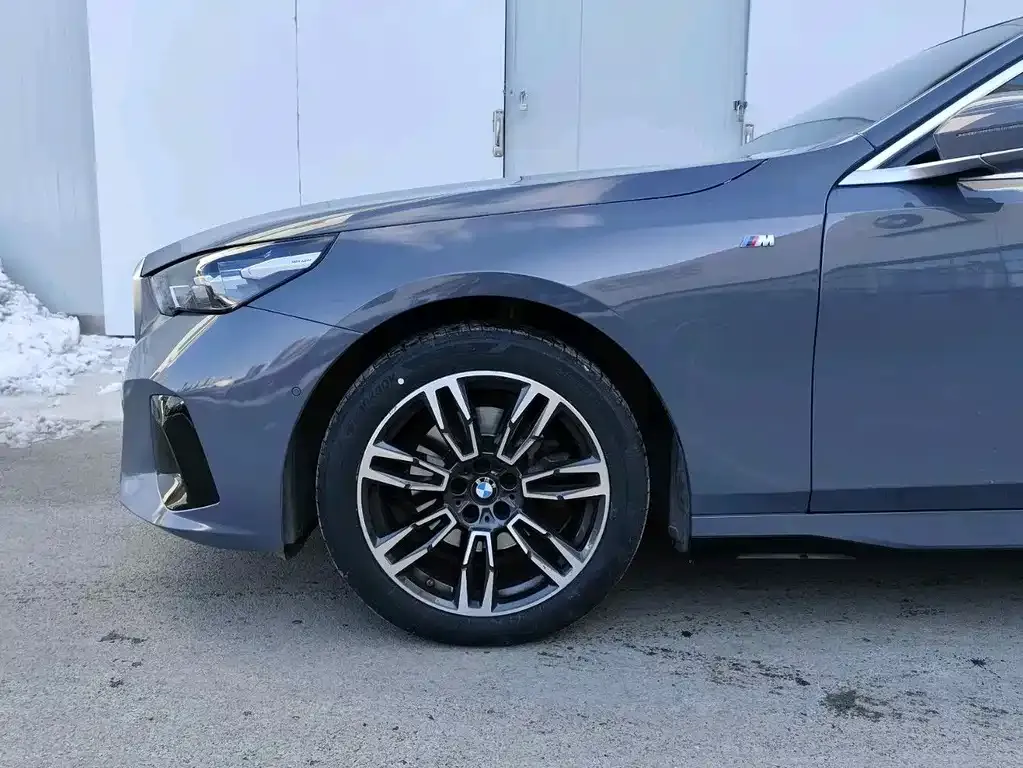 BMW 5 Series 2024 из CN, фото 2