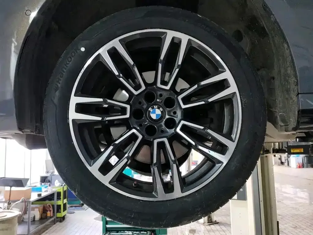 BMW 5 Series 2024 из CN, фото 10