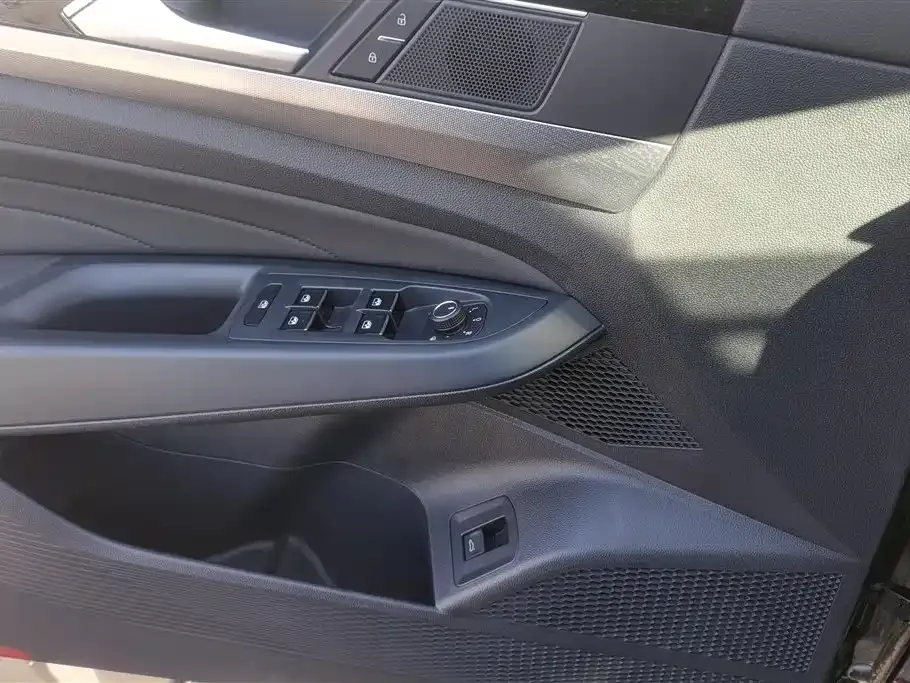 Volkswagen Passat 2024 из CN, фото 7