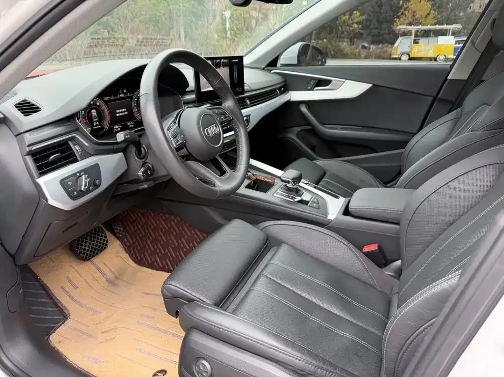 Audi A4L 2021 из CN, фото 4