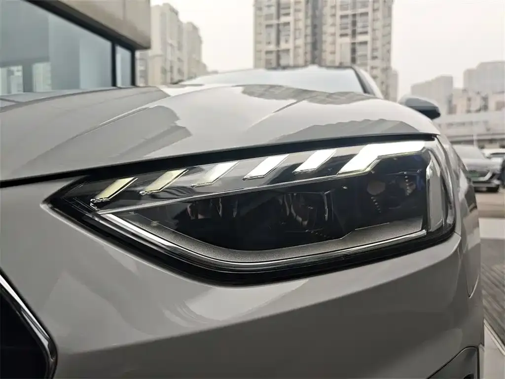 Audi A4L 2021 из CN, фото 7