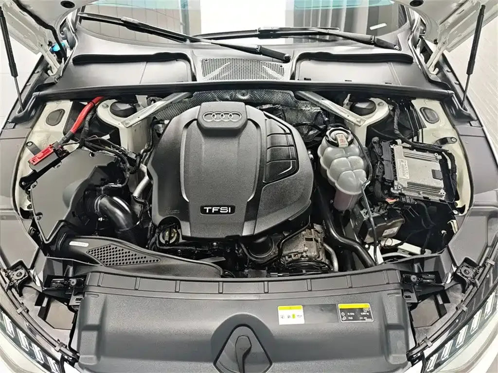 Audi A4L 2021 из CN, фото 10
