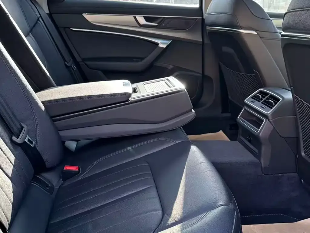 Audi A6L 2021 из CN, фото 2