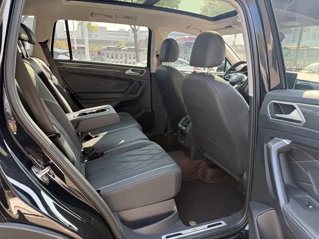 Volkswagen Tiguan L 2023 из CN, фото 2