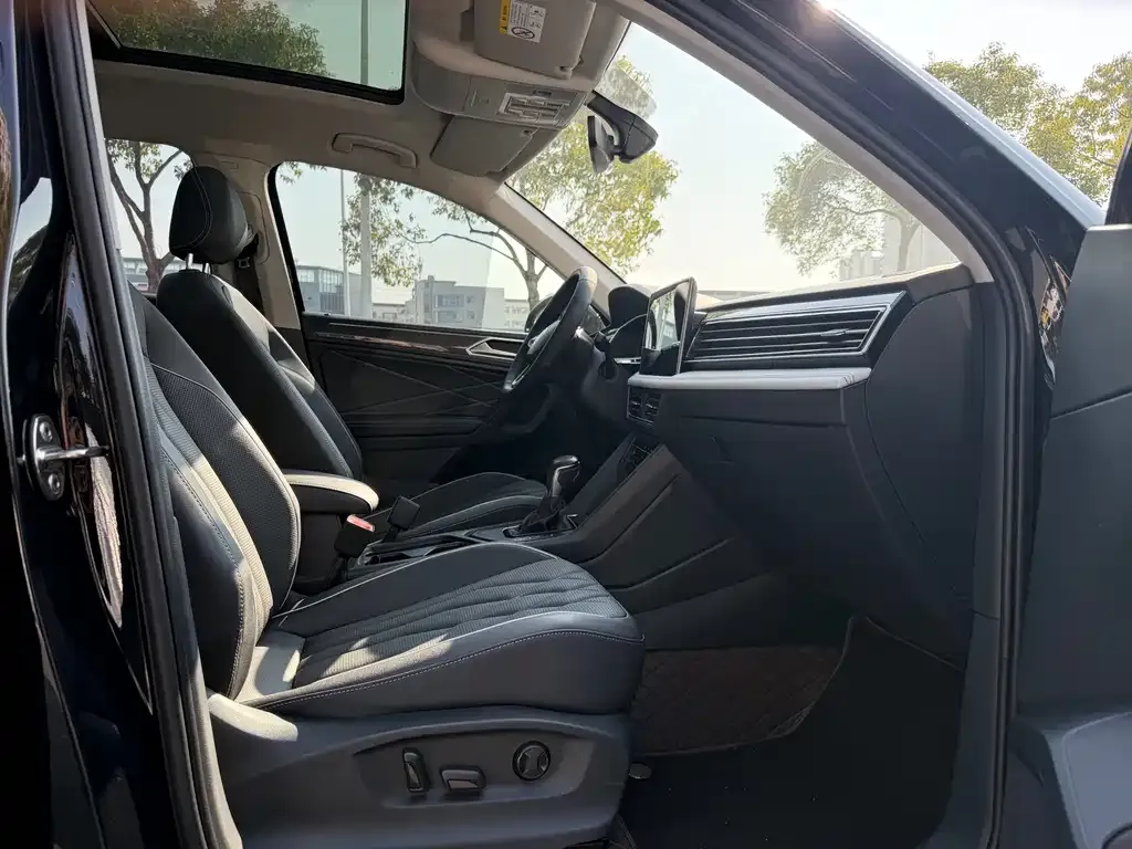 Volkswagen Tiguan L 2023 из CN, фото 4